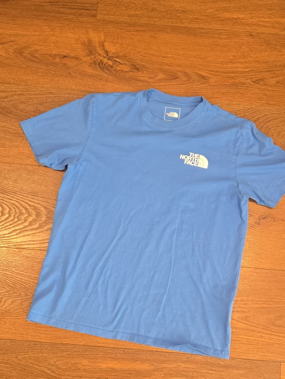 THE NORTH FACE SHORT SLEEVE TSHIRT..SIZE MED.  #8102